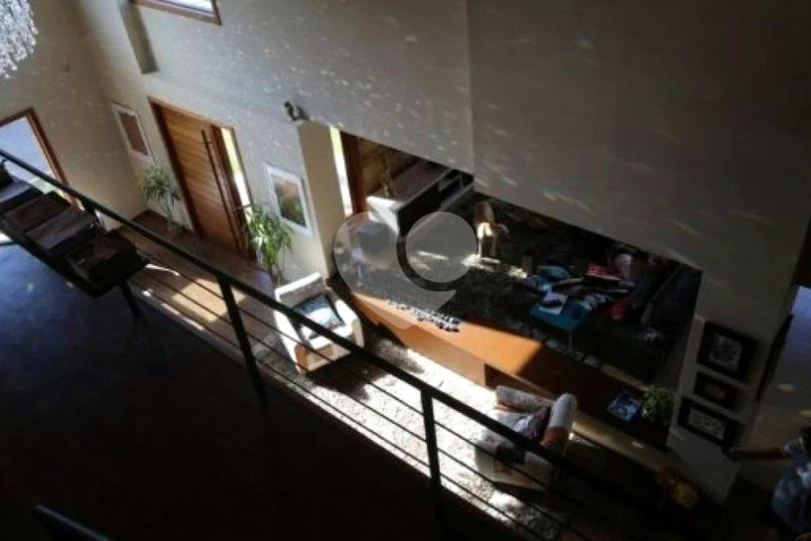 Casa à venda com 4 suítes no condomínio Suíça da Cantareira, Mairiporã - SP
