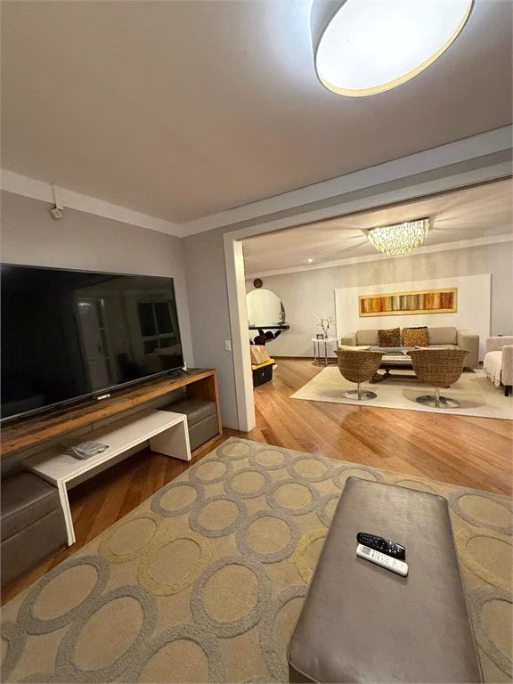 Casa à venda com 4 suítes no condomínio East Village, São Paulo - SP