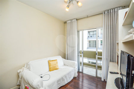 Apartamento à venda com 3 quartos, sendo 1 suíte,  em Moema, São Paulo, SP
