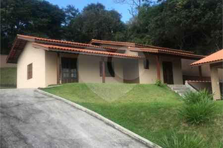 Casa à venda com 3 quartos, sendo 1 suíte,  no condomínio Marf II, Bom Jesus dos Perdões - SP