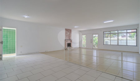 Sobrado à venda com 4 quartos, sendo 2 suítes,  em Brooklin, São Paulo, SP