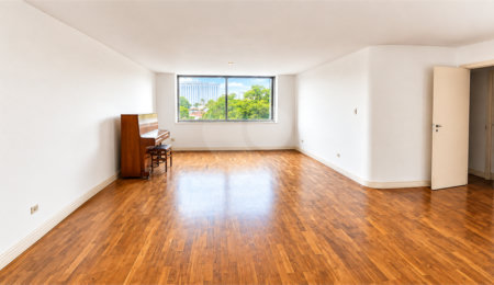 Apartamento à venda com 4 quartos, sendo 1 suíte,  em Alto da Boa Vista, São Paulo, SP