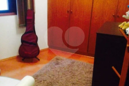 Casa à venda com 3 quartos, sendo 1 suíte,  no condomínio Praça Doutor José Augusto César,12, São Paulo - SP