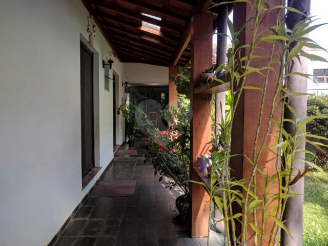 Sobrado à venda ou para alugar com 5 quartos, sendo 3 suítes,  em Jardim Marajoara, São Paulo, SP