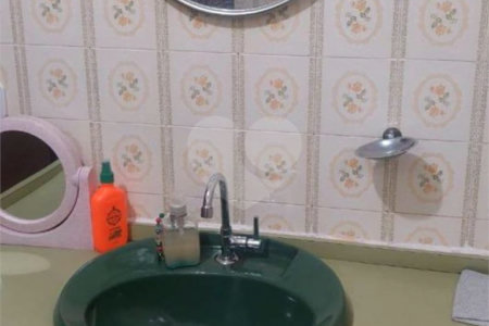Sobrado à venda com 4 quartos, sendo 1 suíte, em Bosque da Saúde, São Paulo, SP