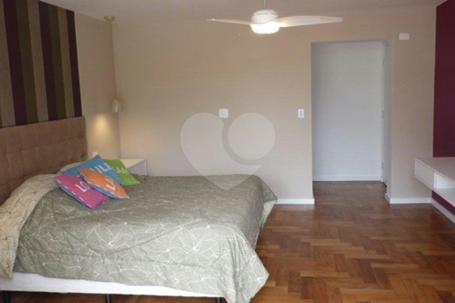 Sobrado à venda com 4 quartos, sendo 3 suítes, em Tremembé, São Paulo, SP