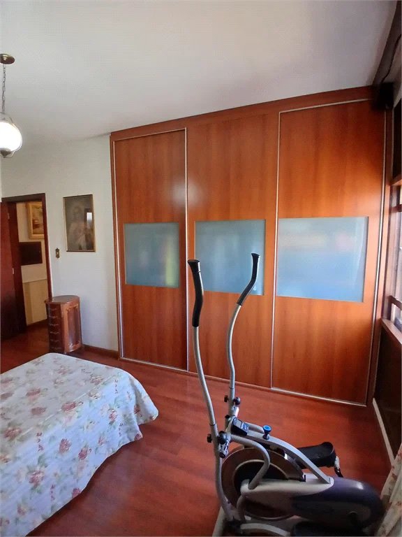 Sobrado à venda com 4 quartos, sendo 2 suítes,  em Jardim Leonor, São Paulo, SP