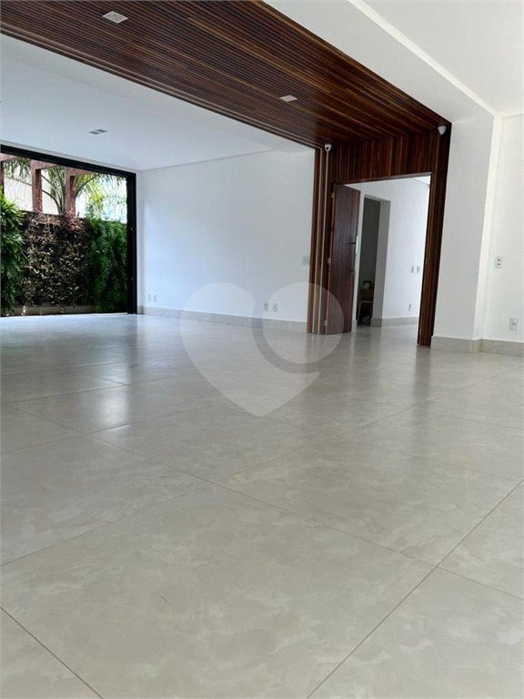 Casa à venda com 4 quartos, sendo 2 suítes, no condomínio Swiss Park, São Bernardo do Campo - SP