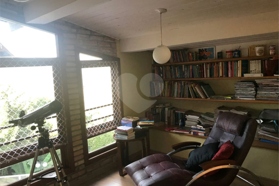 Casa à venda com 4 quartos, sendo 3 suítes, no condomínio Alpes da Cantareira, Mairiporã - SP