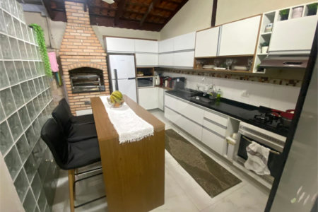 Casa à venda com 3 quartos, sendo 1 suíte, no condomínio Village Millano, Mogi das Cruzes - SP