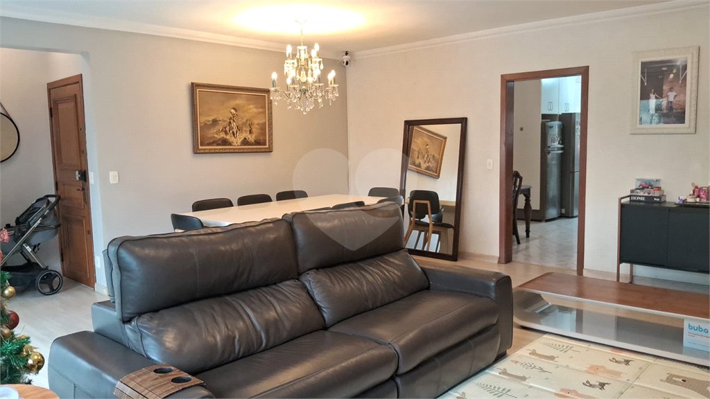 Apartamento a venda na Aclimação com 4 dormitórios e 2 vagas.