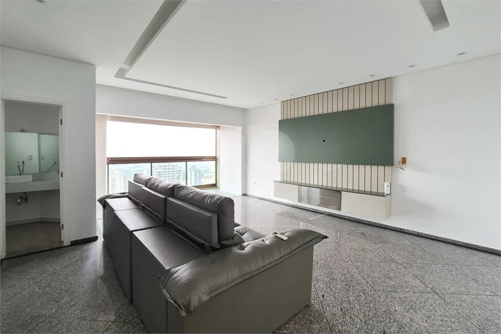 Cobertura sofisticada no Jardim do Mar, em São Bernardo do Campo, com 4 dormitórios, closet, hidromassagem, varanda, 5 vagas de garagem e lazer completo. Ideal para quem busca conforto e exclusividade.