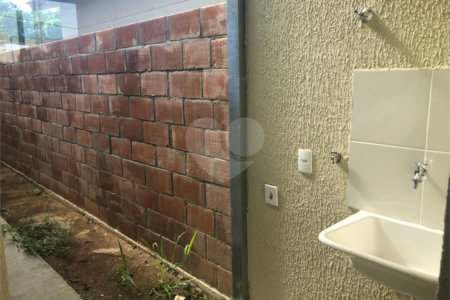 Casa térrea no Condomínio Bosques dos Jatobás