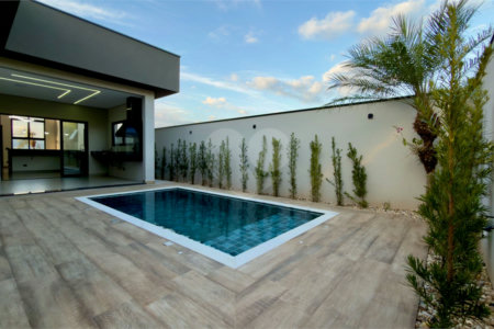Casa térrea 3 dormitórios (3 suítes), espaço gourmet, piscina, 2 vagas garagem, condomínio fechado com ampla área lazer