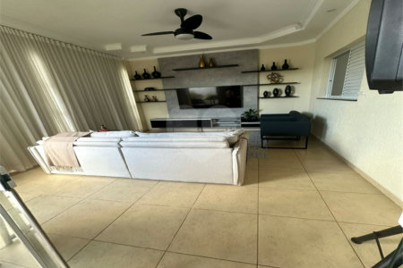 Casa térrea 2 quartos 1 suíte e piscina. Jardim Embaré