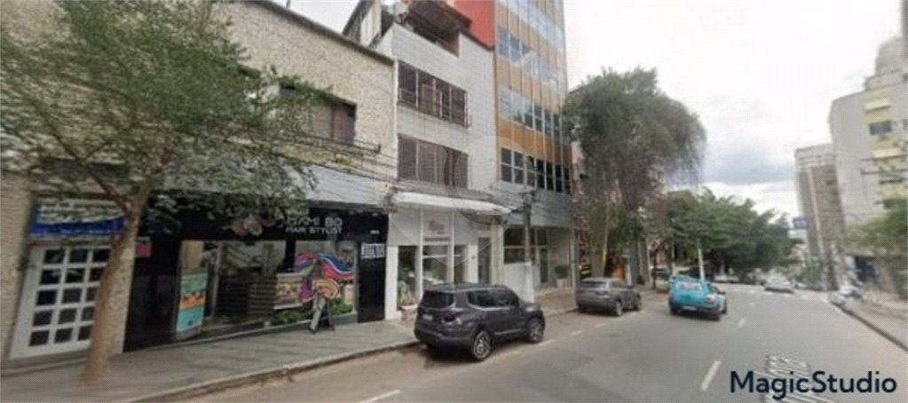 Sobrado comercial com 150m² , 7 salas , 3 banheiros , para locação na Bela Vista.