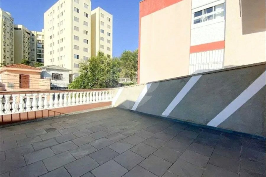 Oportunidade à venda na Vila Ipojuca: Sobrado Espaçoso com 200m²de área construída e 250m2 de terreno - 4 Dormitórios e 5 Vagas de garagem.