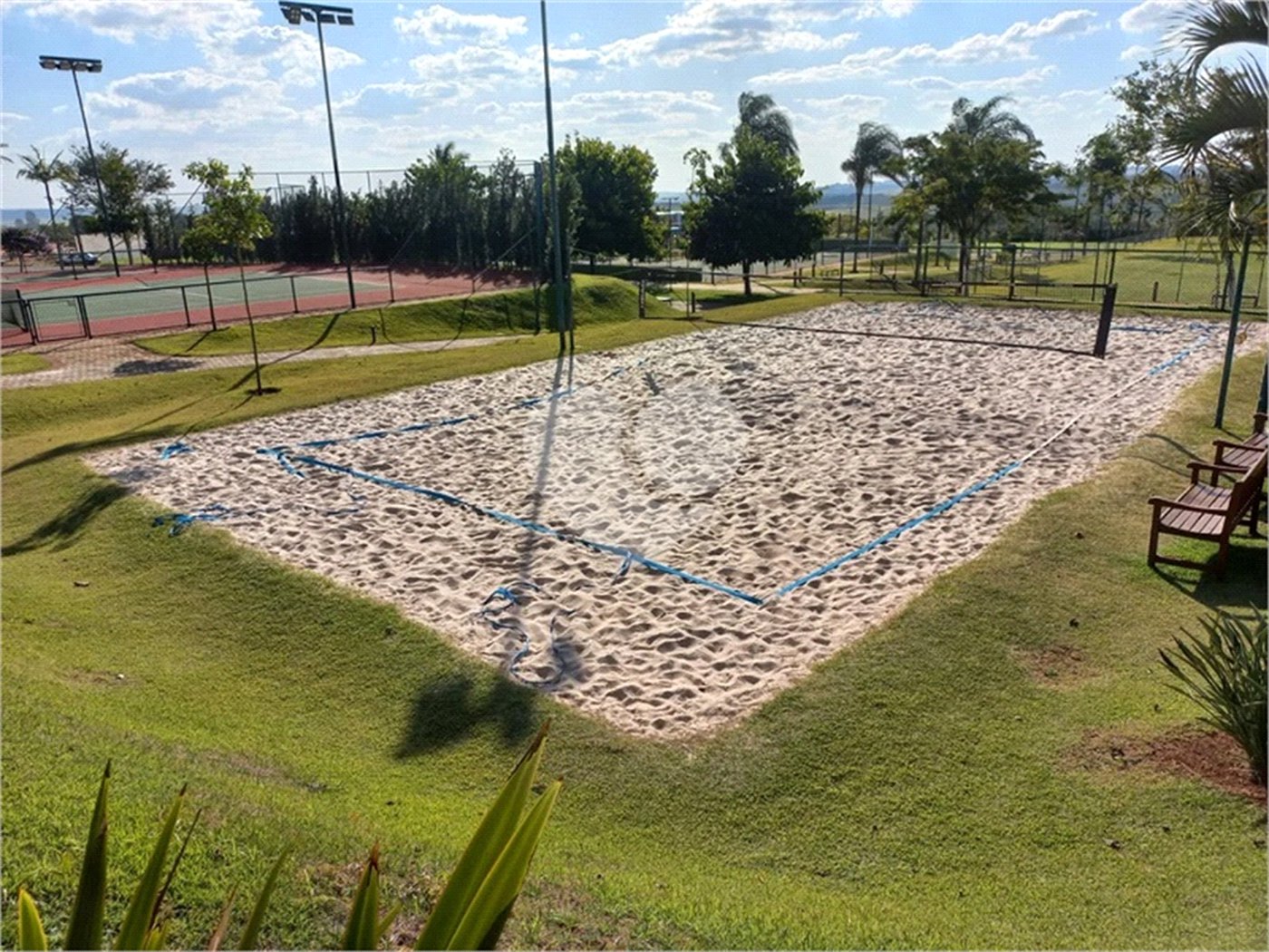 Terreno no condomínio Damha Golf em frente área de lazer com 1.404,40 m²