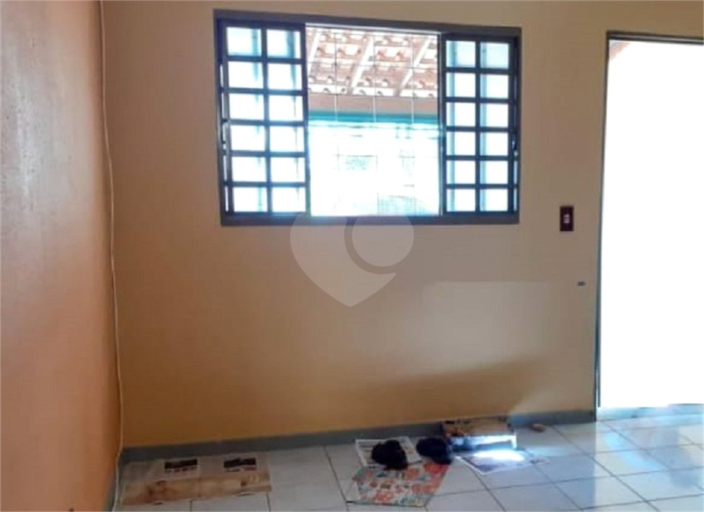Casa Térrea com 2 dormitórios.
