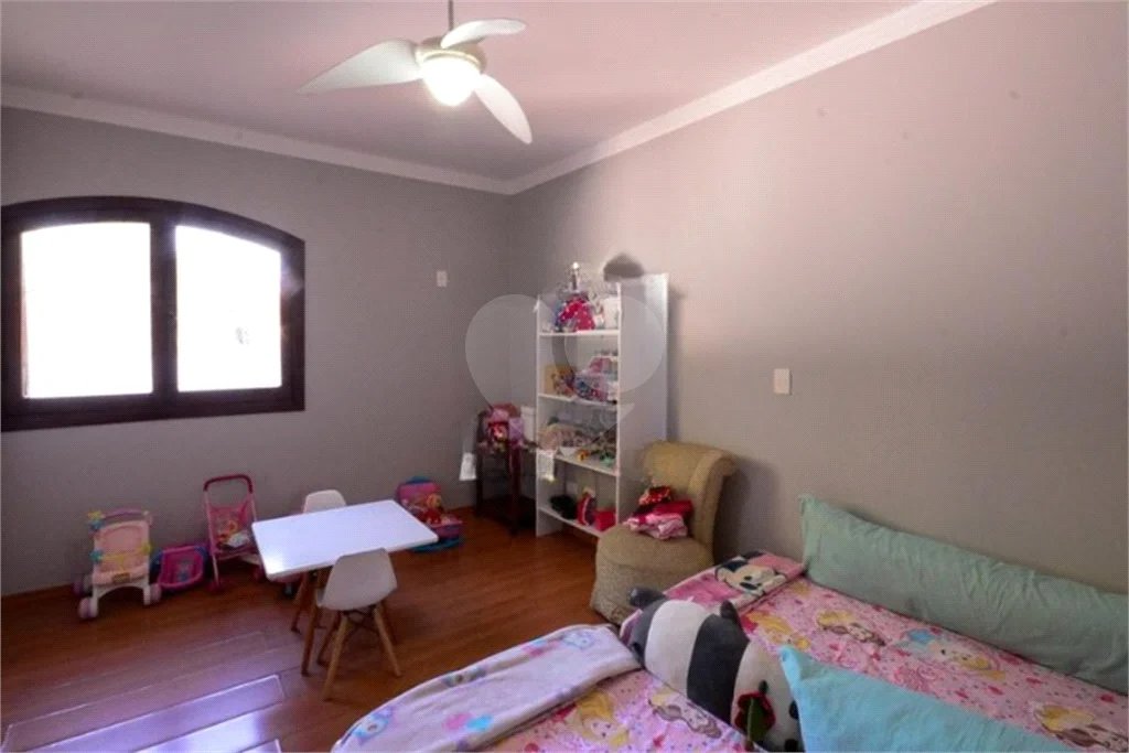 Casa com 4 Dormitórios sendo 1 suíte, com 3 Vagas