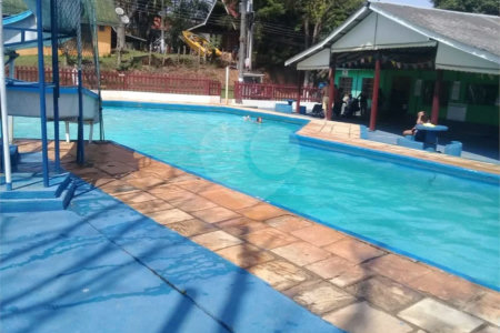 Chalé à venda em Atibaia 140m²– Condomínio fechado com lazer completo