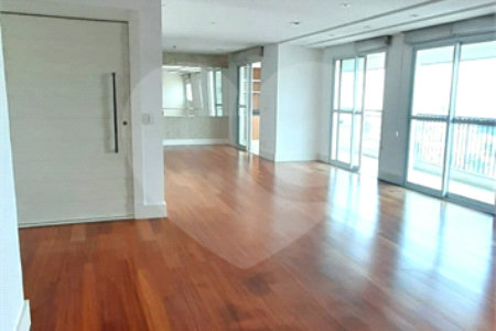 Apartamento Alto Padrão de 176m² na Aclimação — São Paulo/SP