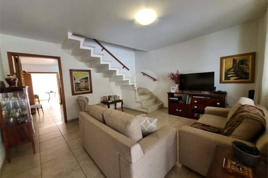 VENDA - Sobrado Jardim França: 135m² | 3 dormitórios (1 suíte) | 2 vagas | Churrasqueira