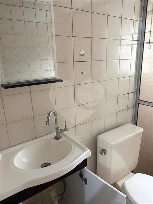 São Paulo - Capital - Bairro Santa Cruz - R4 495.000,00 - Aceita permuta por imóvel na cidade de Indaiatuba- Sp - Sobrado em rua residencial sem saída e com praça particular. O imóvel possui 2 quartos — 1 suíte com dois ambientes e acesso a hall externo. Sala ampla, cozinha com dois ambientes