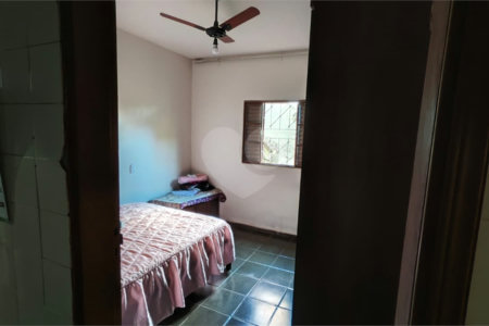 Oportunidade Única no Santa Felícia: Casa 3 dormitórios, Conforto, Espaço de Sobra e a Melhor Localização de São Carlos!