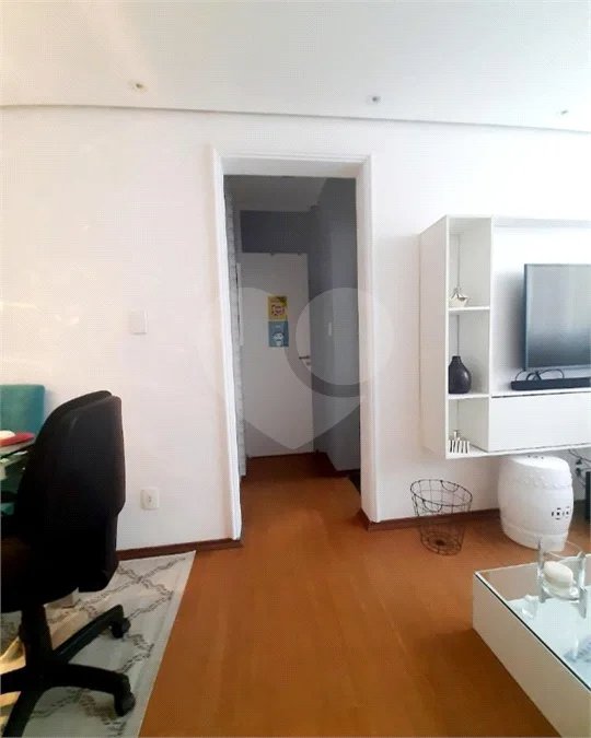 Apartamento com 2 quartos e 1 banheiro