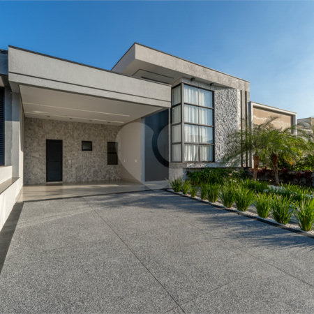 Indaiatuba - SP - Condominio Dona Lucilla - Valor R$2.295.000,00 - 3 suítes + escritório + lavabo - Terreno: 300m2 - Construção: 188m2 - Diferenciais - Móveis planejados no escritório, sala de TV, lavabo, cozinha, área gourmet, lavanderia, banheiros e closet - Ar condicionado em todos os ambie