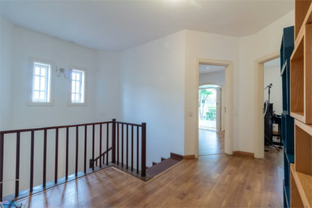 Casa à venda com 4 quartos, sendo 2 suítes, no condomínio Vila das Flores, São Paulo - SP