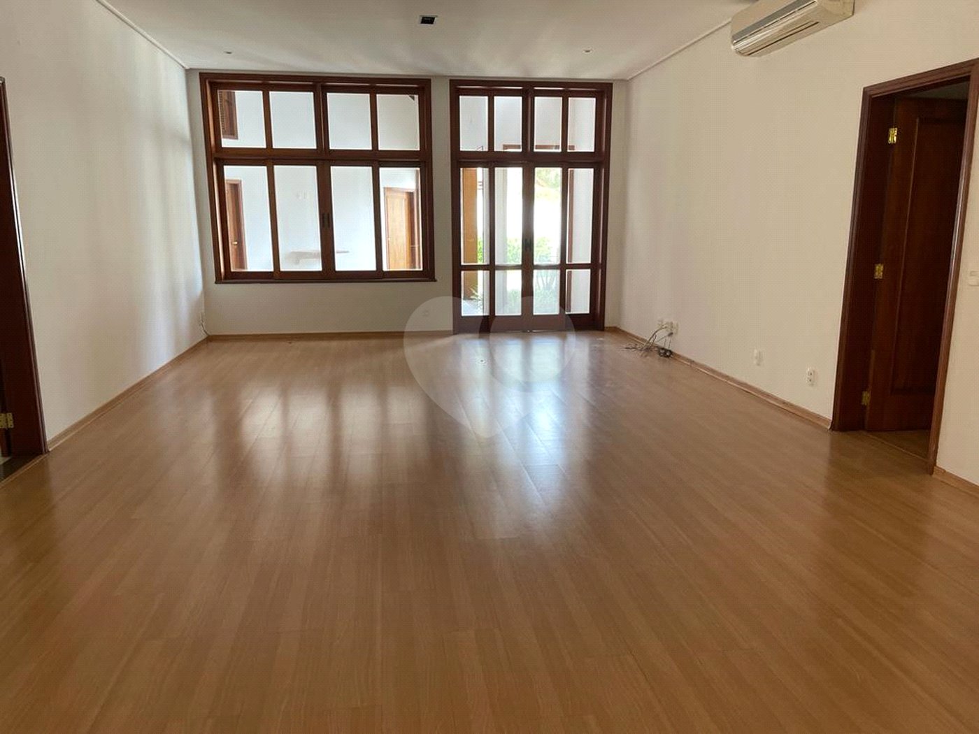 Casa à venda com 4 suítes no condomínio São Joaquim, Vinhedo - SP