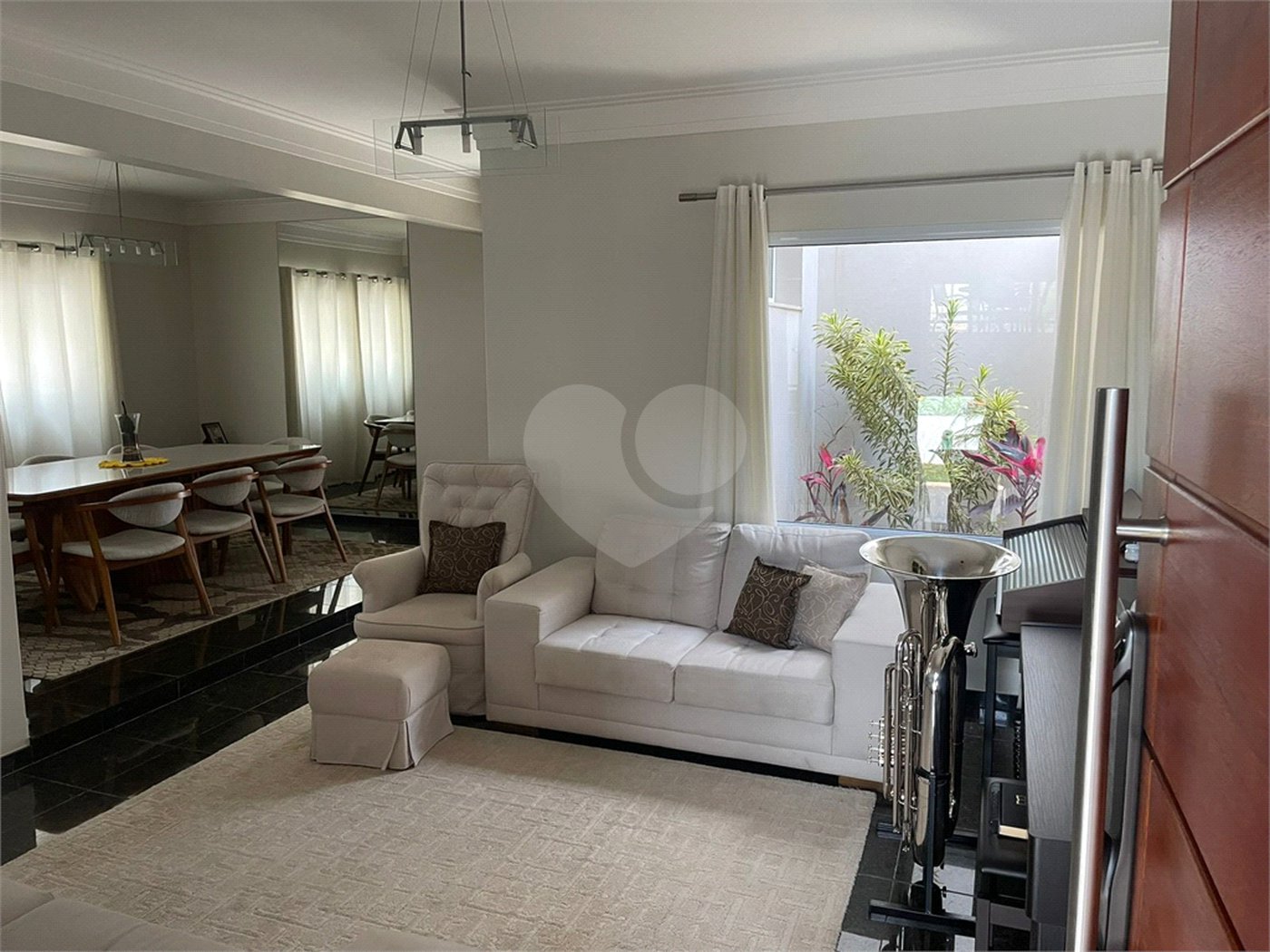 Casa à venda com 3 quartos, sendo 1 suíte, no condomínio Quinta da Boa Vista, Jundiaí - SP