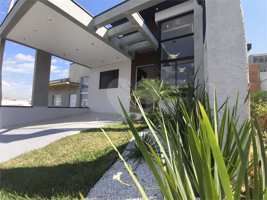 Casa à venda com 3 quartos, sendo 1 suíte,  no condomínio Horto Florestal Villagio, Sorocaba - SP