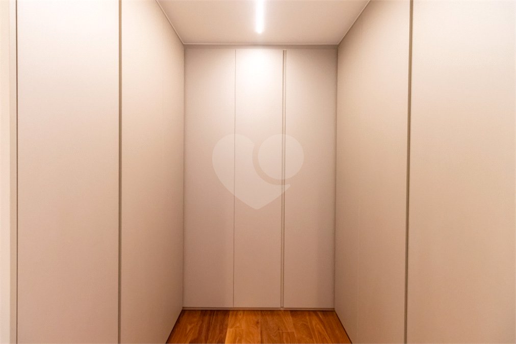 Apartamento à venda com 3 suítes em Campo Belo, São Paulo, SP