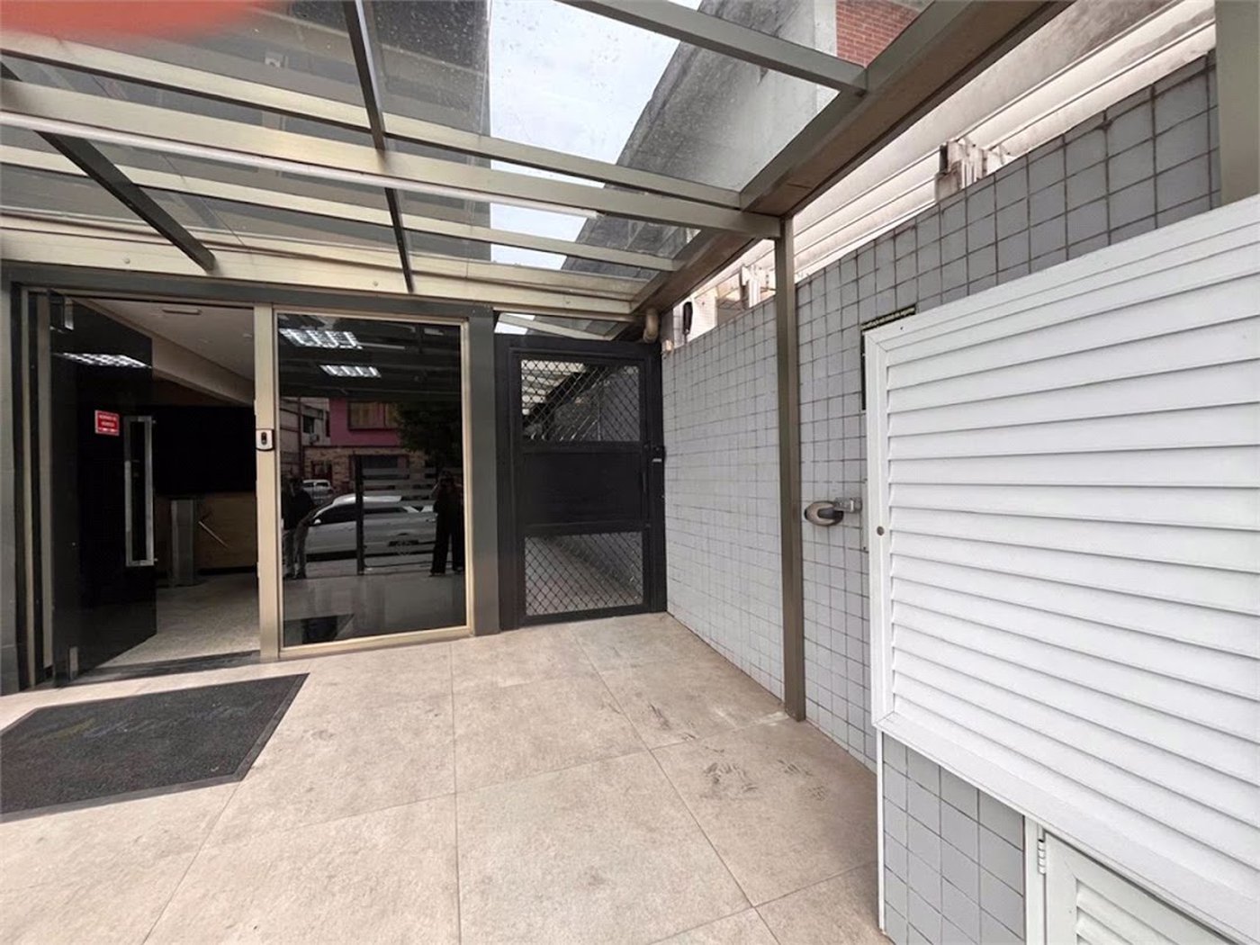 Prédio Corporativo em Santos | 4 Pavimentos | Galpão com Pé-Direito Duplo | Estrutura para +200 Pessoas | Compra Ou Locação