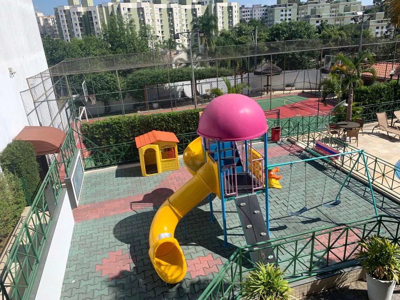 Casa à venda com 3 quartos, sendo 1 suíte, no condomínio Greenland, São Paulo - SP