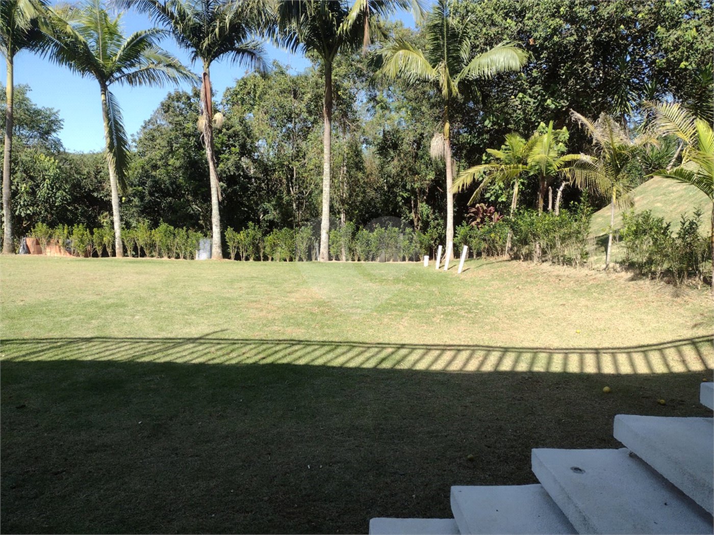 Casa à venda com 5 quartos, sendo 4 suítes, no condomínio Clube Florada Suzano, Suzano - SP