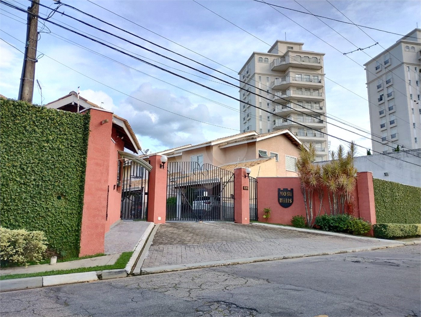 Sobrado à venda com 3 quartos, sendo 1 suíte,  em Vila Oliveira, Mogi das Cruzes, SP