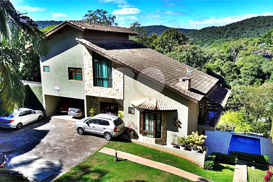 Casa à venda com 3 quartos no condomínio Alpes da Cantareira, Mairiporã - SP