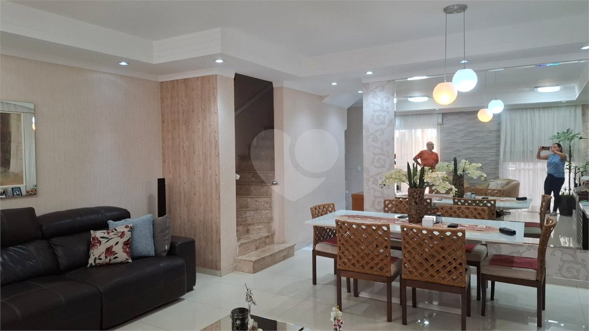 Casa à venda com 3 suítes no condomínio Villa das Flores, Mogi das Cruzes - SP