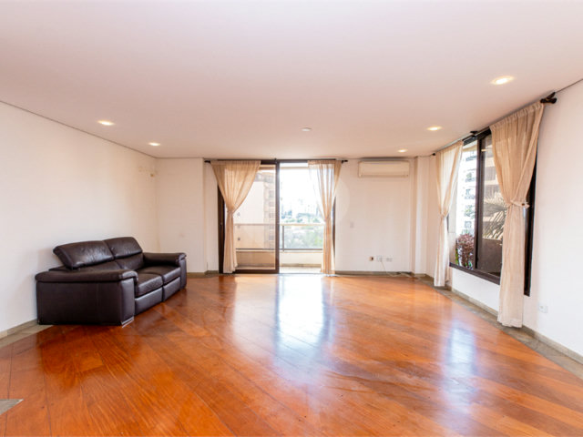 Apartamento à venda com 4 quartos, sendo 2 suítes,  em Brooklin, São Paulo, SP