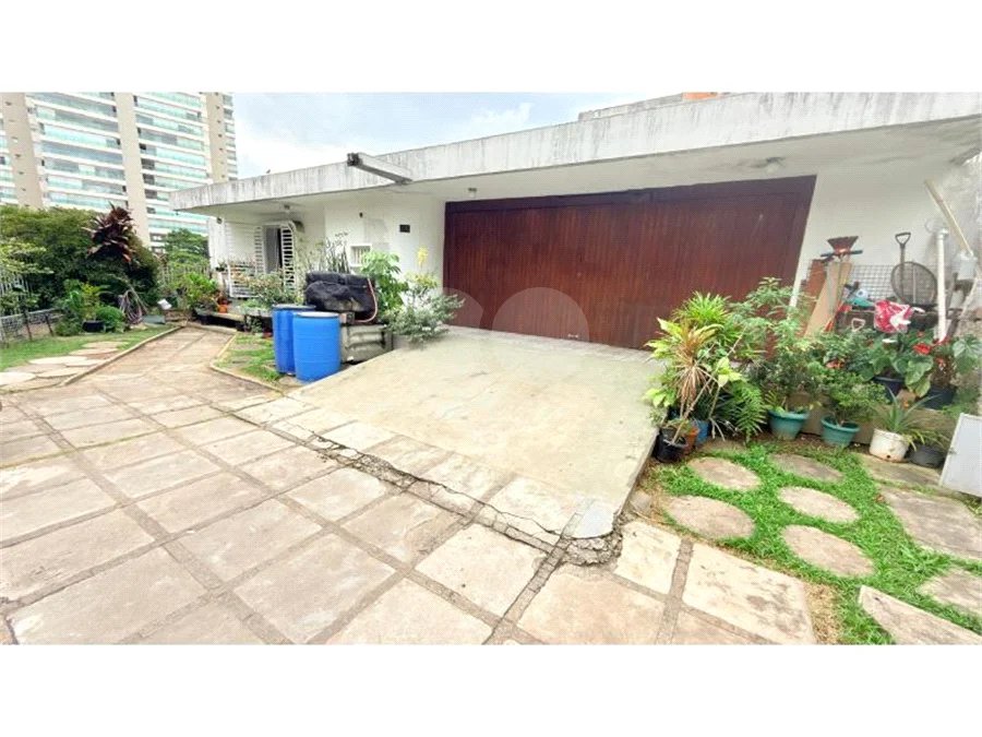 Casa à venda com 4 quartos, sendo 3 suítes, em Santana, São Paulo, SP