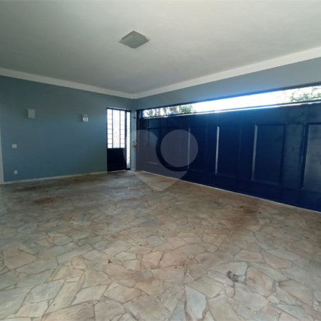 Casa à venda com 3 suítes em Vila Nastri, Itapetininga, SP