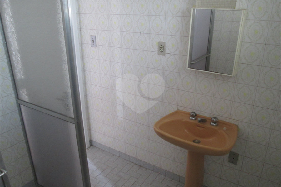 Sobrado à venda com 3 quartos em Horto, São Paulo, SP