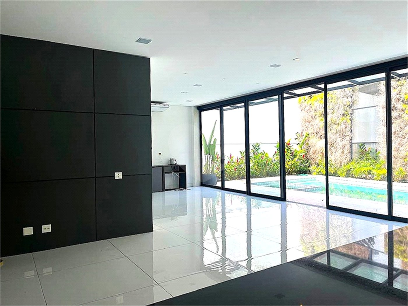 Casa à venda com 5 suítes no condomínio Tamboré II, Santana de Parnaíba - SP
