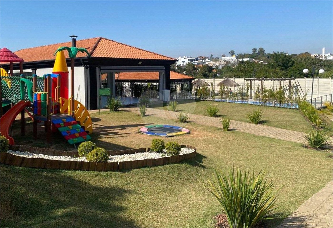 Casa à venda com 3 quartos, sendo 1 suíte, no condomínio Vila Rica, Indaiatuba - SP