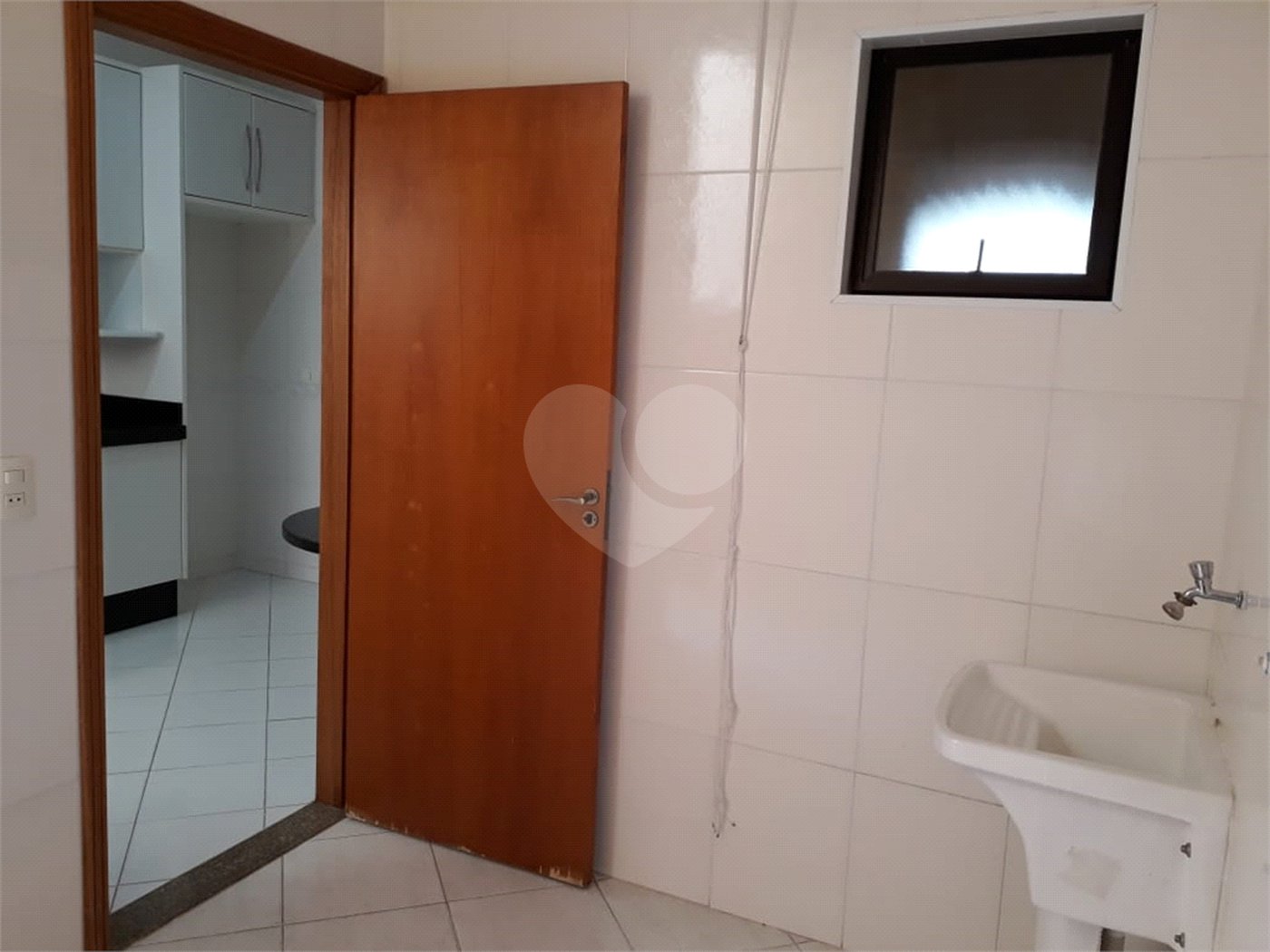 Casa à venda com 3 quartos, sendo 1 suíte, no condomínio Saude, São Paulo - SP