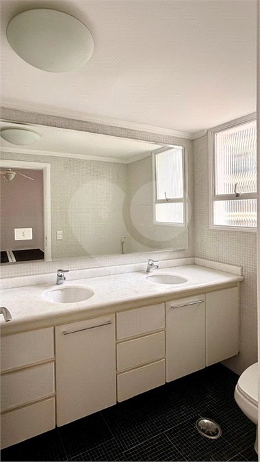 Apartamento à venda com 3 quartos, sendo 1 suíte,  em Moema, São Paulo, SP